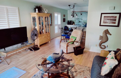 Northeast Pensacola House | Cozy Retreat: 9.6/10 Rated, Near Nightlife & Oceanfront Amenities