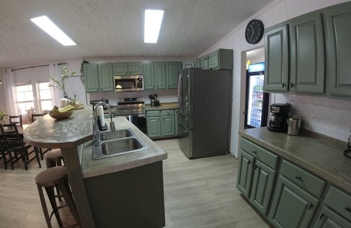 Albany House | Creekside Retreat: Pet-Friendly Escape Near Dale Hollow Lake