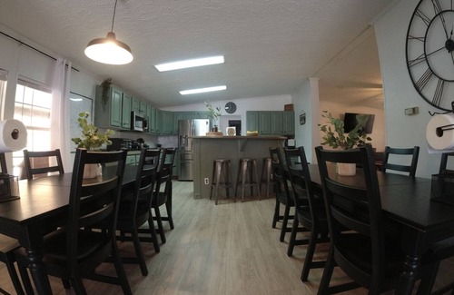 Albany House | Creekside Retreat: Pet-Friendly Escape Near Dale Hollow Lake