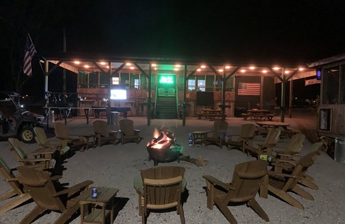 Albany House | Creekside Retreat: Pet-Friendly Escape Near Dale Hollow Lake