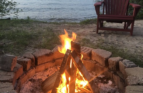 Beulah House | Unforgettable Crystal Lake Retreat at Casa De Lago
