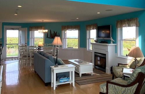 Selkirk House | Beautiful custom designed beach house, sleeps 9.
