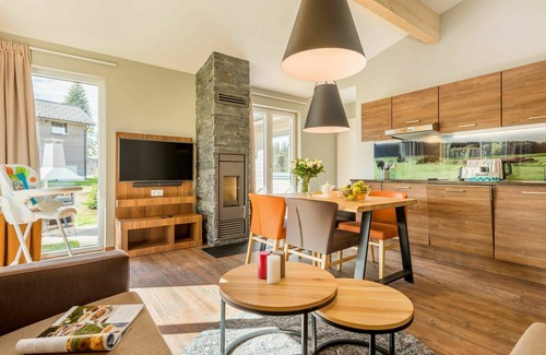 Leutkirch im Allgau House | Cozy Villa for Two with Pool, WiFi, and Hot Tub Access