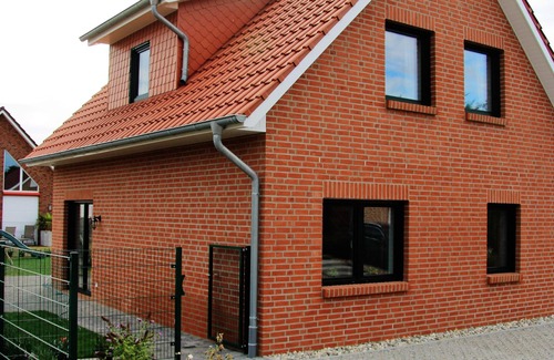 Petersfeld House | Ideal Retreat at Thülsfelder Talsperre with Pool & Views