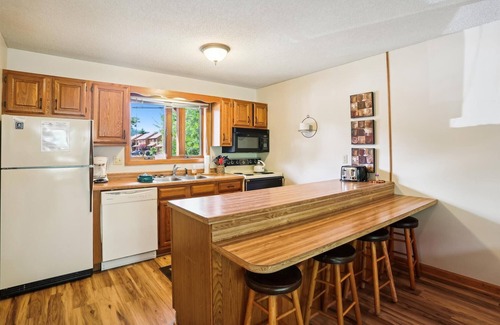 Davis Condo | Inviting Dutch Ridge Condo: Pool, Breakfast & Family Friendly!