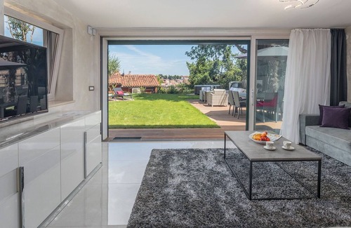Rovinj Cabin | Beautiful Deluxe Villa with Sea View, located in the center of - Rovinj.
