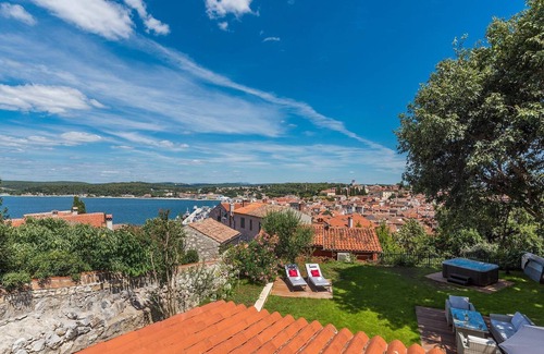Rovinj Cabin | Beautiful Deluxe Villa with Sea View, located in the center of - Rovinj.