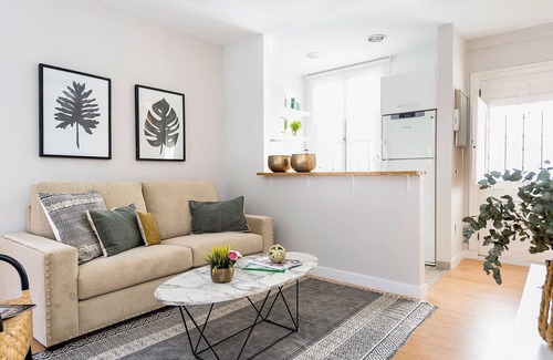Ensanche Centro Apartment | Stylish Apartment for Four with Spa and Breakfast Included