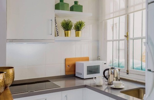 Ensanche Centro Apartment | Stylish Apartment for Four with Spa and Breakfast Included