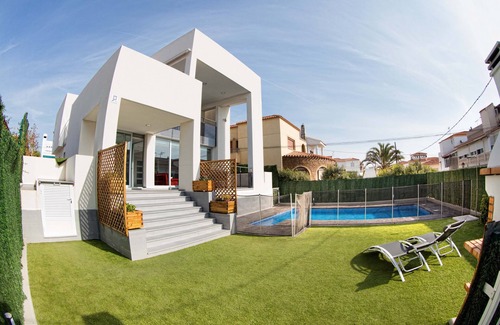 Garrucha Villa | Family-Friendly Designer Villa Steps from the Beach
