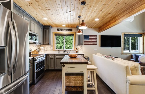 Lilliwaup House | Pet-Friendly Secluded Retreat with Hot Tub & Ocean Views
