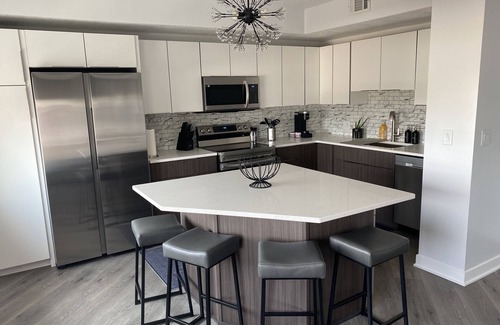 Muscatine Condo | Riverside Retreat: Guest Rated 9.4 with Kitchen Amenities