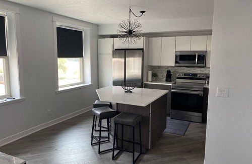 Muscatine Condo | Riverside Retreat: Guest Rated 9.4 with Kitchen Amenities