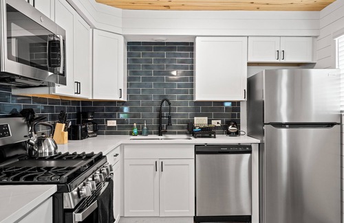 St. Edwards House | Inviting Downtown Home for Extended Stays with Great Amenities