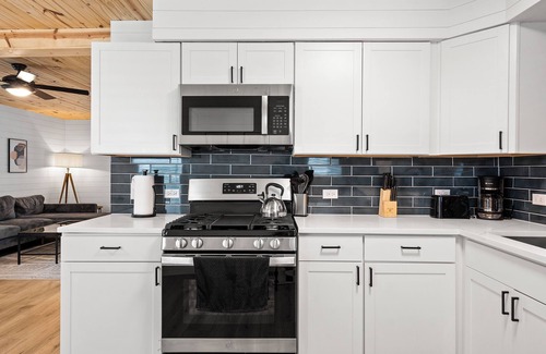 St. Edwards House | Inviting Downtown Home for Extended Stays with Great Amenities