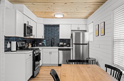 St. Edwards House | Inviting Downtown Home for Extended Stays with Great Amenities