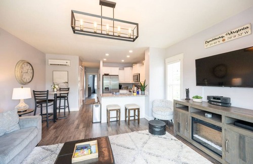 Central Business District House | Scenic Downtown Retreat with River Views - Walk Everywhere!