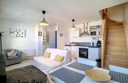 Donville-les-Bains Apartment | Cozy Duplex Getaway Steps from the Sea and Islands