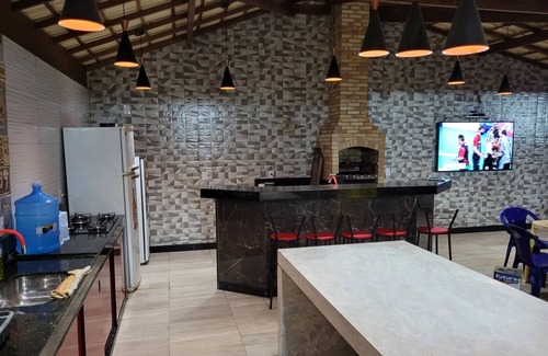 Praia do Morro House | Spacious Duplex 800m from Beach - Pet Friendly & Spa Access