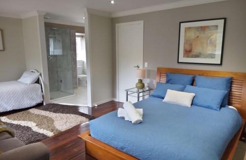 Merrijig House | Charming Dutch Barn House in Merrijig with Hot Tub