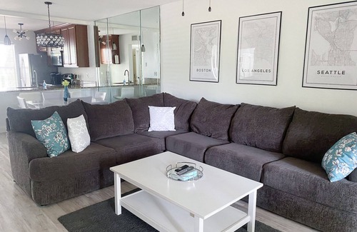 Kings Lake Condo | Inviting East Naples Retreat with Pool and Ocean Views