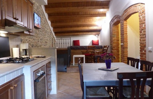 Saturnana Apartment | Elegant Apartment with Panoramic Views and Hot Tub Access