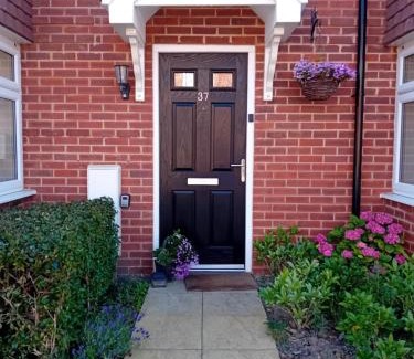 Wokingham Bed & Breakfast | Seaside En-suite Room with Ocean View & Restaurant Access