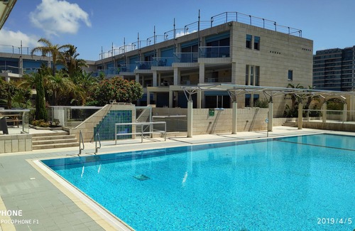 Herzliya Pituach Apartment | Family-Friendly Garden Suite with Ocean View in Herzliya