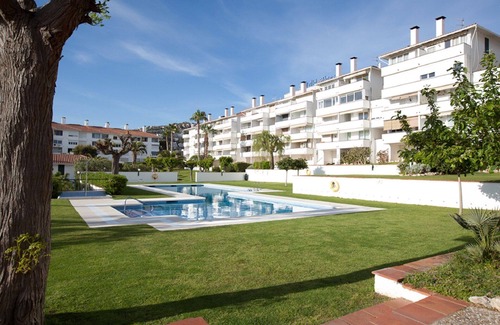 Sitges Apartment | Beautiful Ocean View Hotel with Spa & Pool Amenities