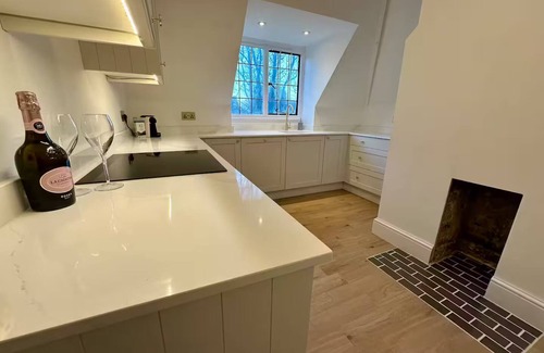 Eastbourne Apartment | Beautiful Escape to The Gables in Old Town