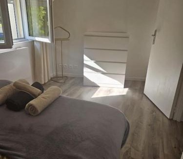 Veneux-les-Sablons House | Convenient F2 Apartment Just 5 Train Stops from Paris