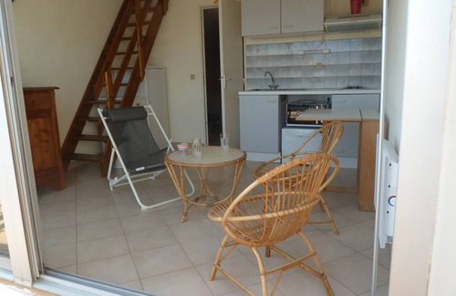 Palavas-les-Flots Apartment | Idyllic F2 with Terrace, Pool & Ocean Views Near Sea