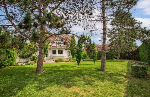 Tourgeville House | Beautiful family home located 300 m from the sea!