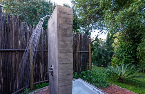 Victoria Falls Villa | Beautiful family home set in large lush gardens in the heart of Victoria Falls - 1999