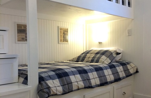 Mountain View Cottage | Beautiful Family Cottage 15 Mins from Waterton, AB!!