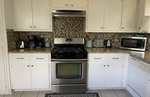 Barrington Oaks House | Family-Friendly Retreat with Ocean View and Spa Access