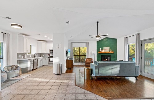 Austin House | Family-Friendly Retreat with Ocean View & Pet Amenities
