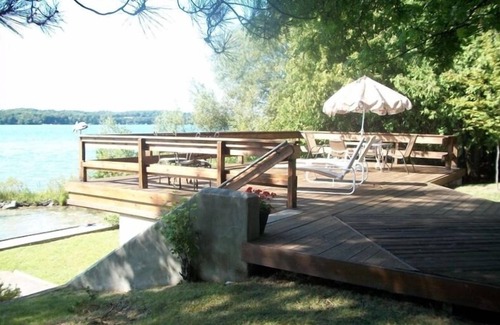 Lake Leelanau Cottage | Ideal Family Retreat with Lake View and Pool Access