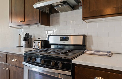 Payette House | Family-Friendly Retreat with Spa & Breakfast Included
