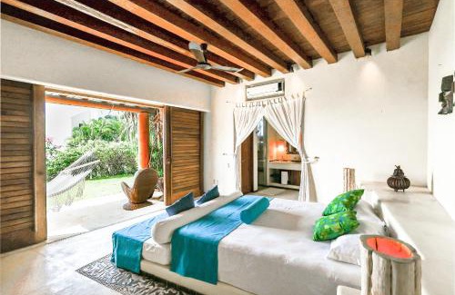 Petacalco House | Oceanfront Family Retreat with Pool and Pet-Friendly Perks
