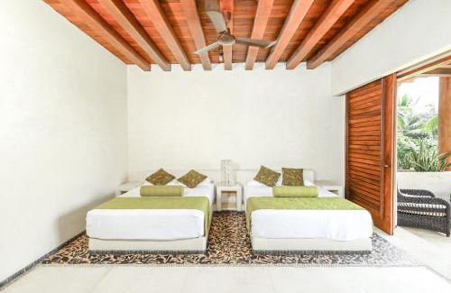 Petacalco House | Oceanfront Family Retreat with Pool and Pet-Friendly Perks