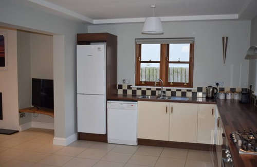 Dingle House | Family-Friendly Getaway with Pet Perks and Harbour Views