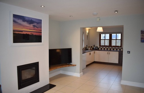 Dingle House | Family-Friendly Getaway with Pet Perks and Harbour Views