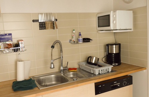 Quartier de la Place-Vendome Apartment | Family-Friendly Retreat in Paris with Spa & Hot Tub