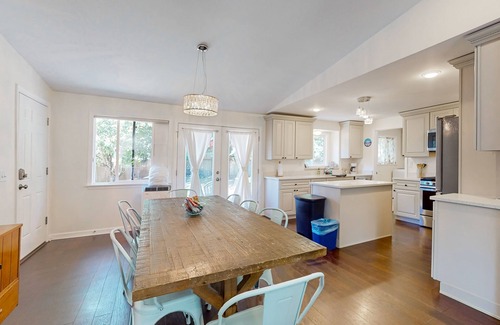 Bainbridge Island House | Inviting Farmhouse-Chic Retreat with Ocean View & Chef's Kitchen