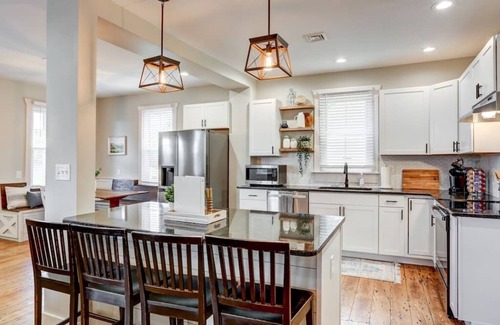 Elizabethtown House | Charming Farmhouse Near Lancaster, Hershey & Elizabethtown