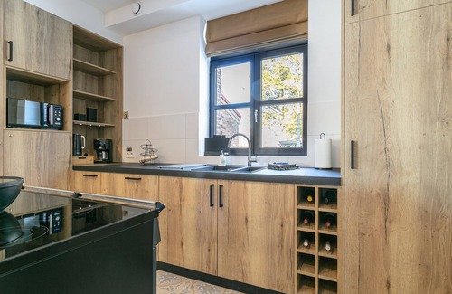 Turnhout House | Group-Friendly Farmhouse with Indoor Pool & Pet Amenities