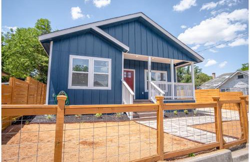 Nevada Street House | Ideal 3BR Retreat Near Vibrant Downtown - Family Friendly