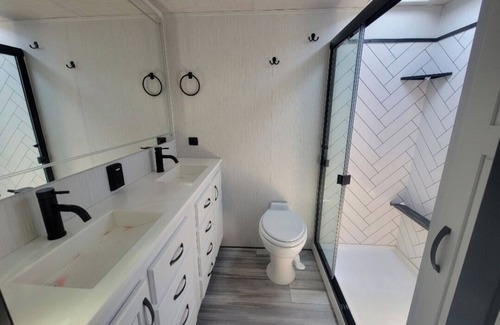 Isleton House | Cozy Fifth Wheel Retreat on the Delta - Pet & Child Friendly