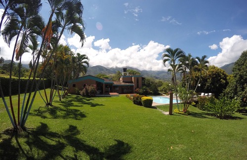 San Jeronimo Villa | Idyllic Villa in San Jeronimo with Pool and Ocean View